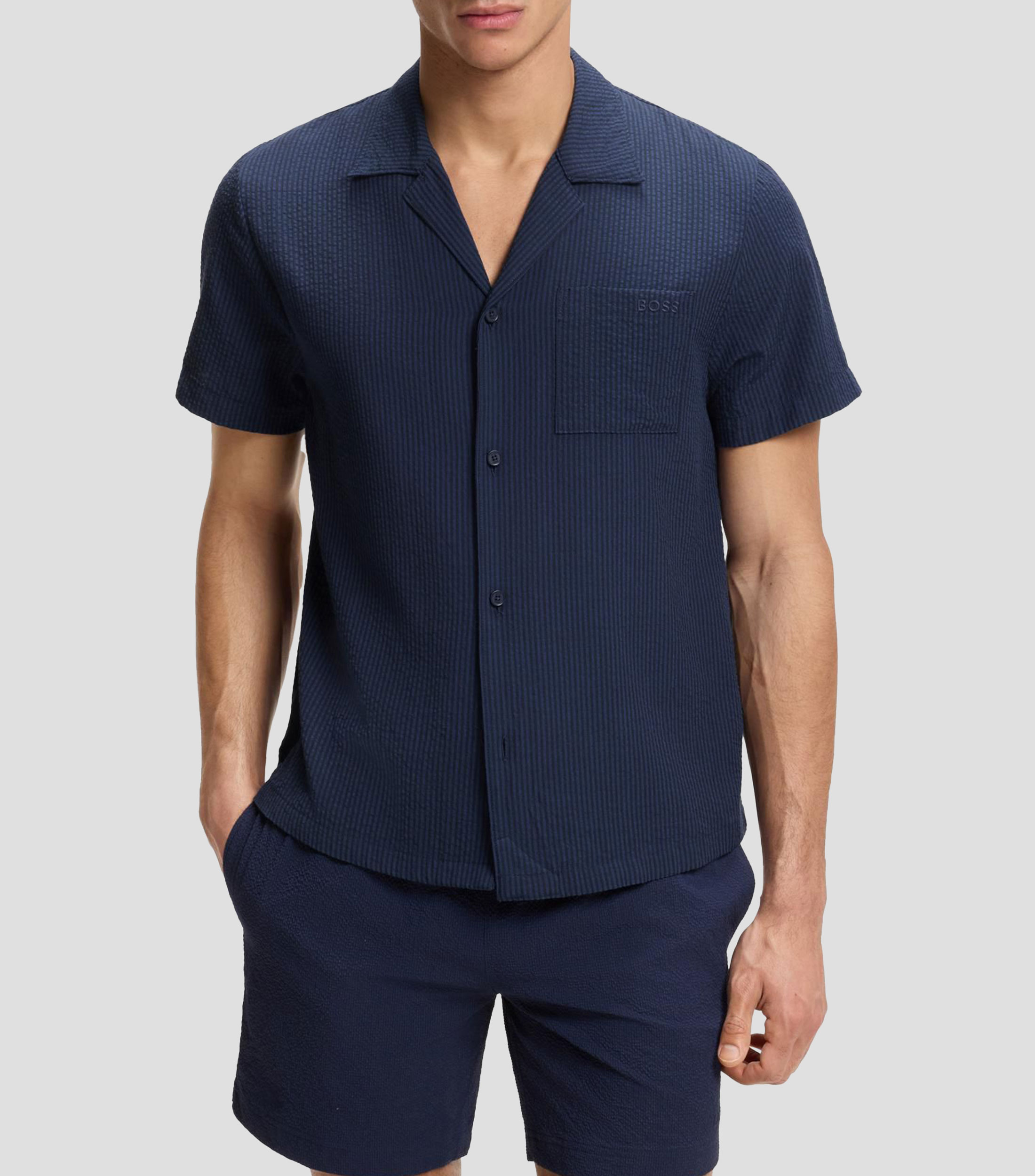 Camisa regular fit en tejido de sirsaca Hombre